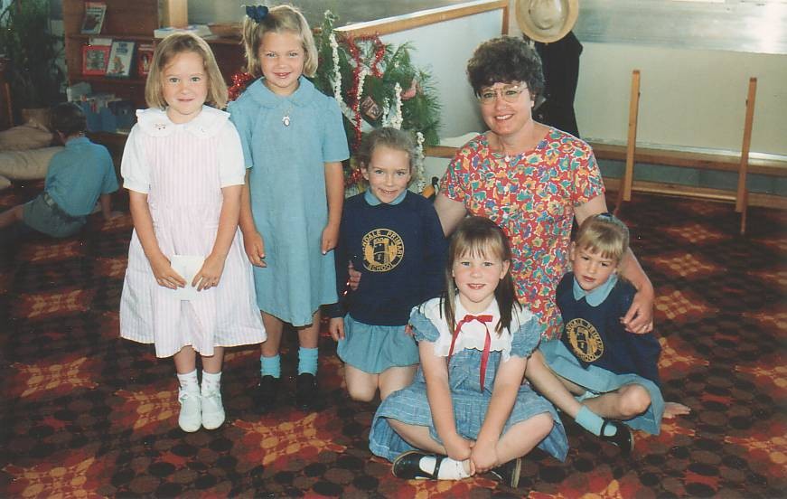 Charlotte, Abbey, Me, Laura and Nat with Nat's auntie in kinder, Awww =)