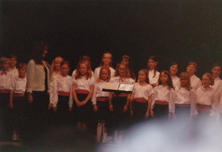 The wicked choir I used to be in - see if you can pick me out! (I'm the tallest in the front row)